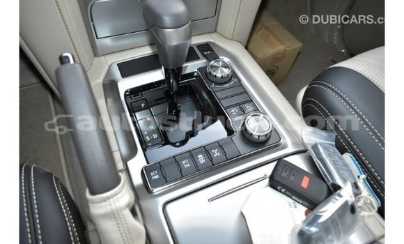 Acheter Import Voiture Toyota Land Cruiser Blanc à Import - Dubai, Anse-la-Raye Acheter Import Voiture Toyota Land Cruiser Blanc à Import - Dubai, Anse-la-Raye
