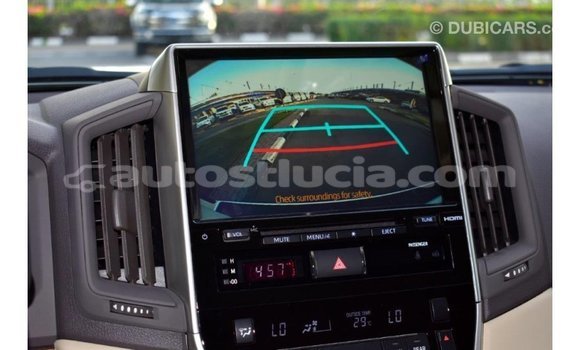 Acheter Import Voiture Toyota Land Cruiser Blanc à Import - Dubai, Anse-la-Raye Acheter Import Voiture Toyota Land Cruiser Blanc à Import - Dubai, Anse-la-Raye