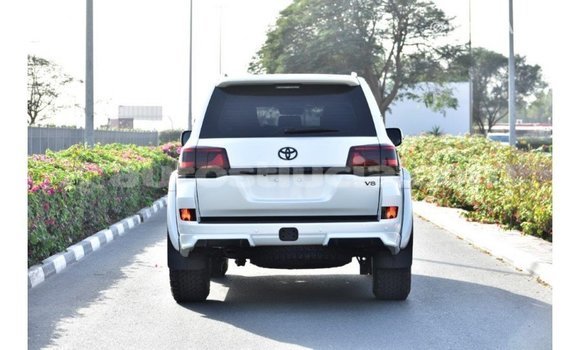 Acheter Import Voiture Toyota Land Cruiser Blanc à Import - Dubai, Anse-la-Raye Acheter Import Voiture Toyota Land Cruiser Blanc à Import - Dubai, Anse-la-Raye