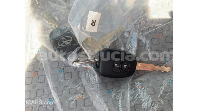 Big with watermark toyota hiace anse la raye import dubai 3040