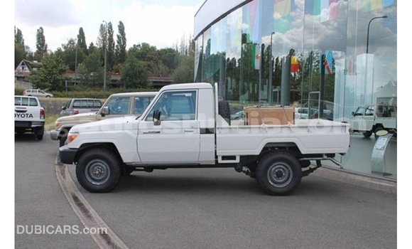 Acheter Import Voiture Toyota Land Cruiser Blanc à Import - Dubai, Anse-la-Raye Acheter Import Voiture Toyota Land Cruiser Blanc à Import - Dubai, Anse-la-Raye
