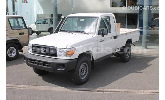 Acheter Import Voiture Toyota Land Cruiser Blanc à Import - Dubai, Anse-la-Raye Acheter Import Voiture Toyota Land Cruiser Blanc à Import - Dubai, Anse-la-Raye