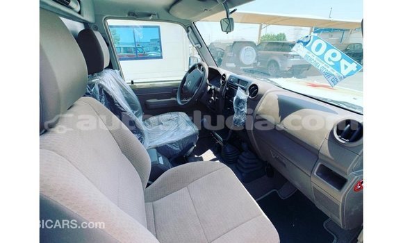 Buy Import Toyota Land Cruiser Beige Car in Import - Dubai in Anse-la-Raye Buy Import Toyota Land Cruiser Beige Car in Import - Dubai in Anse-la-Raye