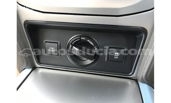 Acheter Import Voiture Toyota Prado Blanc à Import - Dubai, Anse-la-Raye Acheter Import Voiture Toyota Prado Blanc à Import - Dubai, Anse-la-Raye