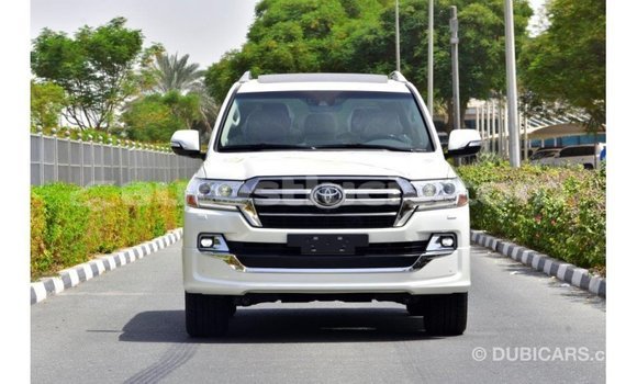 Acheter Import Voiture Toyota Land Cruiser Blanc à Import - Dubai, Anse-la-Raye Acheter Import Voiture Toyota Land Cruiser Blanc à Import - Dubai, Anse-la-Raye