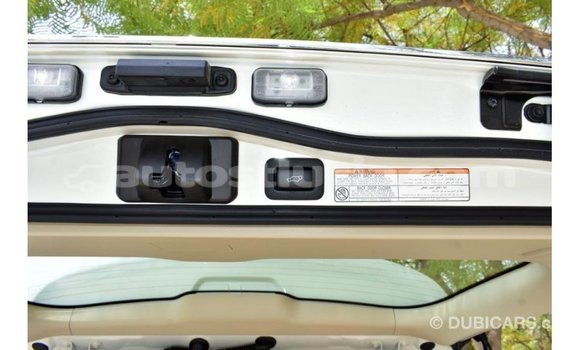 Acheter Import Voiture Toyota Land Cruiser Blanc à Import - Dubai, Anse-la-Raye Acheter Import Voiture Toyota Land Cruiser Blanc à Import - Dubai, Anse-la-Raye