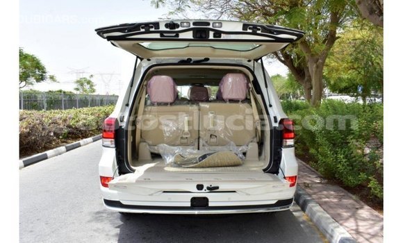 Acheter Import Voiture Toyota Land Cruiser Blanc à Import - Dubai, Anse-la-Raye Acheter Import Voiture Toyota Land Cruiser Blanc à Import - Dubai, Anse-la-Raye