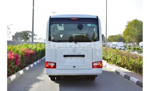 Acheter Import Voiture Toyota Coaster Blanc à Import - Dubai, Anse-la-Raye Acheter Import Voiture Toyota Coaster Blanc à Import - Dubai, Anse-la-Raye