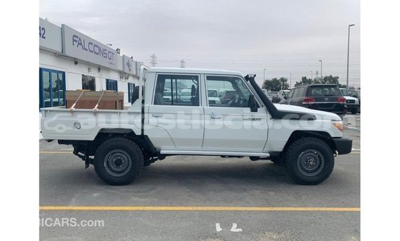 Buy Import Toyota Land Cruiser White Car in Import - Dubai in Anse-la-Raye Buy Import Toyota Land Cruiser White Car in Import - Dubai in Anse-la-Raye