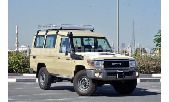 Acheter Import Voiture Toyota Land Cruiser Beige à Import - Dubai, Anse-la-Raye Acheter Import Voiture Toyota Land Cruiser Beige à Import - Dubai, Anse-la-Raye