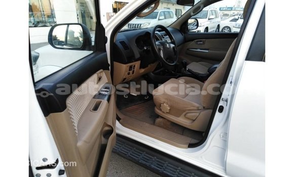 Acheter Import Voiture Toyota Fortuner Blanc à Import - Dubai, Anse-la-Raye Acheter Import Voiture Toyota Fortuner Blanc à Import - Dubai, Anse-la-Raye