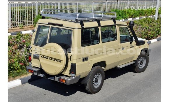 Acheter Import Voiture Toyota Land Cruiser Beige à Import - Dubai, Anse-la-Raye Acheter Import Voiture Toyota Land Cruiser Beige à Import - Dubai, Anse-la-Raye