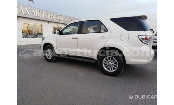 Acheter Import Voiture Toyota Fortuner Blanc à Import - Dubai, Anse-la-Raye Acheter Import Voiture Toyota Fortuner Blanc à Import - Dubai, Anse-la-Raye
