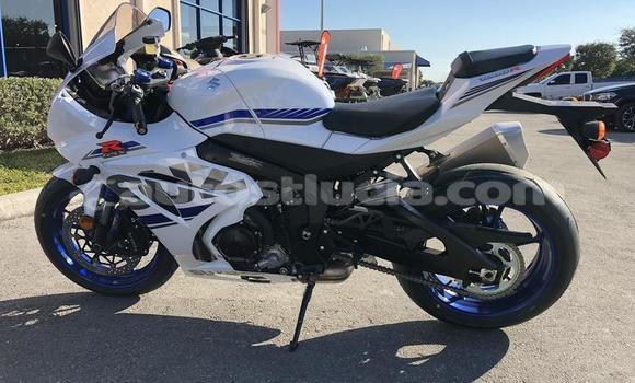 Buy New Suzuki GSX–R White Bike in Castries in Castries Buy New Suzuki GSX–R White Bike in Castries in Castries