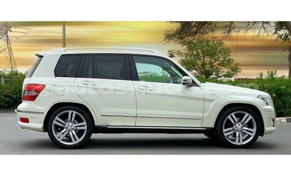 Buy Import Mercedes-Benz 190 (W201) White Car in Import - Dubai in Anse-la-Raye Buy Import Mercedes-Benz 190 (W201) White Car in Import - Dubai in Anse-la-Raye