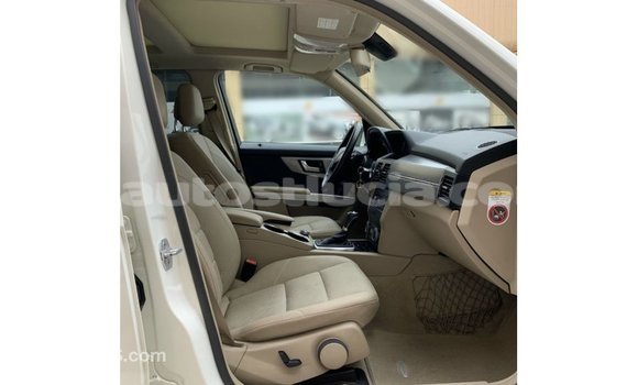 Buy Import Mercedes-Benz 190 (W201) White Car in Import - Dubai in Anse-la-Raye Buy Import Mercedes-Benz 190 (W201) White Car in Import - Dubai in Anse-la-Raye