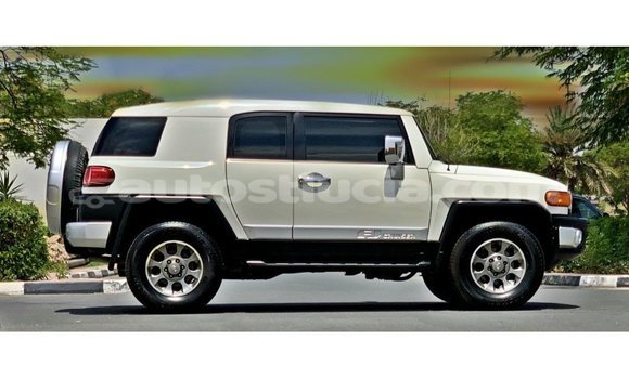 Buy Import Toyota FJ Cruiser White Car in Import - Dubai in Anse-la-Raye Buy Import Toyota FJ Cruiser White Car in Import - Dubai in Anse-la-Raye
