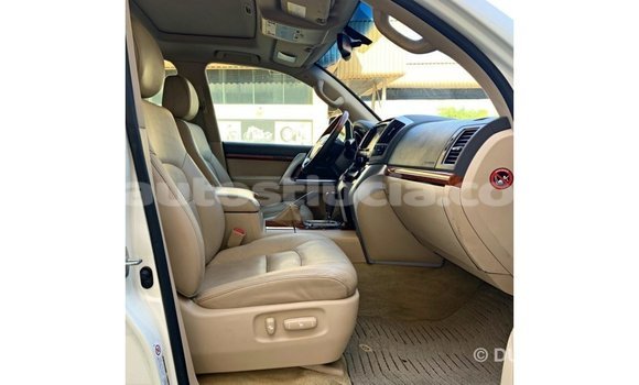 Buy Import Toyota Land Cruiser White Car in Import - Dubai in Anse-la-Raye Buy Import Toyota Land Cruiser White Car in Import - Dubai in Anse-la-Raye