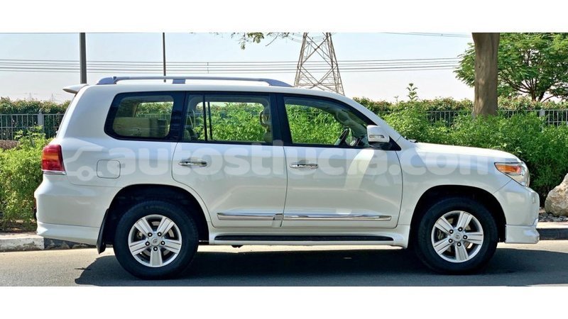 Big with watermark toyota land cruiser anse la raye import dubai 3186
