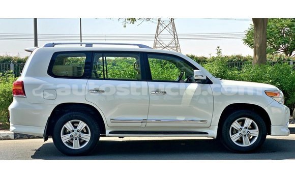 Buy Import Toyota Land Cruiser White Car in Import - Dubai in Anse-la-Raye Buy Import Toyota Land Cruiser White Car in Import - Dubai in Anse-la-Raye