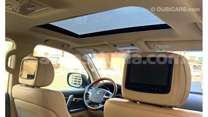 Big with watermark toyota land cruiser anse la raye import dubai 3186