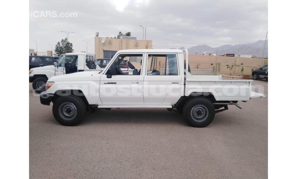 Buy Import Toyota Land Cruiser White Car in Import - Dubai in Anse-la-Raye Buy Import Toyota Land Cruiser White Car in Import - Dubai in Anse-la-Raye