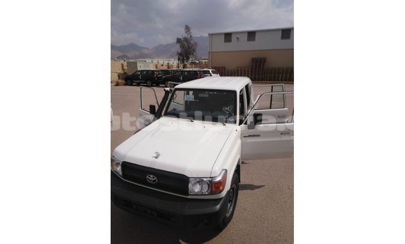 Buy Import Toyota Land Cruiser White Car in Import - Dubai in Anse-la-Raye Buy Import Toyota Land Cruiser White Car in Import - Dubai in Anse-la-Raye