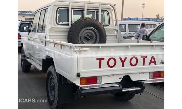 Buy Import Toyota Land Cruiser White Car in Import - Dubai in Anse-la-Raye Buy Import Toyota Land Cruiser White Car in Import - Dubai in Anse-la-Raye