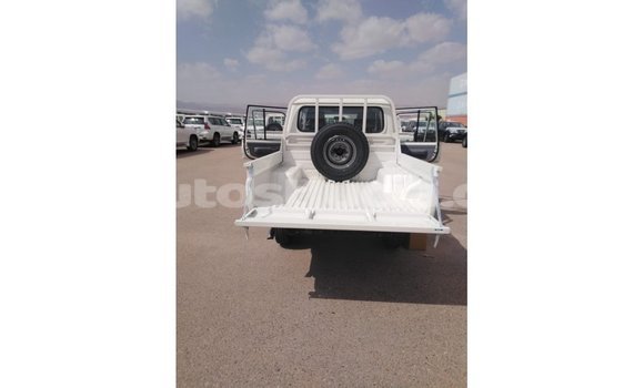 Buy Import Toyota Land Cruiser White Car in Import - Dubai in Anse-la-Raye Buy Import Toyota Land Cruiser White Car in Import - Dubai in Anse-la-Raye