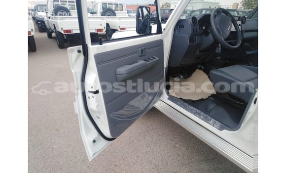 Buy Import Toyota Land Cruiser White Car in Import - Dubai in Anse-la-Raye Buy Import Toyota Land Cruiser White Car in Import - Dubai in Anse-la-Raye