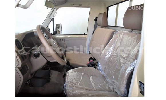 Buy Import Toyota Land Cruiser Beige Car in Import - Dubai in Anse-la-Raye Buy Import Toyota Land Cruiser Beige Car in Import - Dubai in Anse-la-Raye
