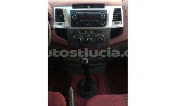 Buy Import Toyota Hilux White Car in Import - Dubai in Anse-la-Raye Buy Import Toyota Hilux White Car in Import - Dubai in Anse-la-Raye