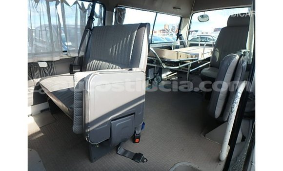 Buy Import Nissan Caravan White Car in Import - Dubai in Anse-la-Raye Buy Import Nissan Caravan White Car in Import - Dubai in Anse-la-Raye