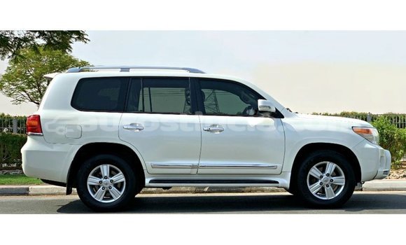 Buy Import Toyota Land Cruiser White Car in Import - Dubai in Anse-la-Raye Buy Import Toyota Land Cruiser White Car in Import - Dubai in Anse-la-Raye