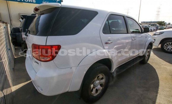 Acheter Import Voiture Toyota Fortuner Blanc à Import - Dubai, Anse-la-Raye Acheter Import Voiture Toyota Fortuner Blanc à Import - Dubai, Anse-la-Raye
