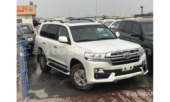 Acheter Import Voiture Toyota Land Cruiser Blanc à Import - Dubai, Anse-la-Raye Acheter Import Voiture Toyota Land Cruiser Blanc à Import - Dubai, Anse-la-Raye