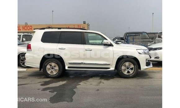 Acheter Import Voiture Toyota Land Cruiser Blanc à Import - Dubai, Anse-la-Raye Acheter Import Voiture Toyota Land Cruiser Blanc à Import - Dubai, Anse-la-Raye