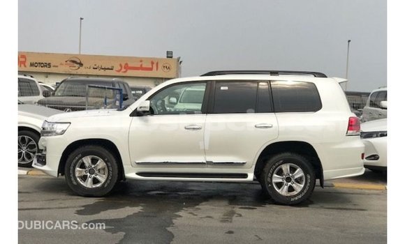 Acheter Import Voiture Toyota Land Cruiser Blanc à Import - Dubai, Anse-la-Raye Acheter Import Voiture Toyota Land Cruiser Blanc à Import - Dubai, Anse-la-Raye