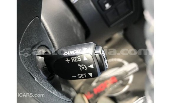 Acheter Import Voiture Toyota Land Cruiser Blanc à Import - Dubai, Anse-la-Raye Acheter Import Voiture Toyota Land Cruiser Blanc à Import - Dubai, Anse-la-Raye