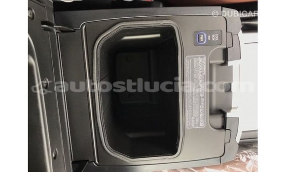 Acheter Import Voiture Toyota Land Cruiser Blanc à Import - Dubai, Anse-la-Raye Acheter Import Voiture Toyota Land Cruiser Blanc à Import - Dubai, Anse-la-Raye