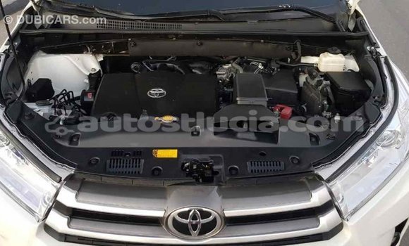 Buy Import Toyota Highlander White Car in Import - Dubai in Anse-la-Raye Buy Import Toyota Highlander White Car in Import - Dubai in Anse-la-Raye