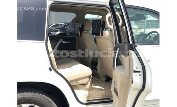 Buy Import Toyota Land Cruiser White Car in Import - Dubai in Anse-la-Raye Buy Import Toyota Land Cruiser White Car in Import - Dubai in Anse-la-Raye