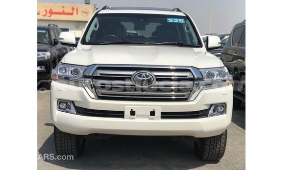 Acheter Import Voiture Toyota Land Cruiser Blanc à Import - Dubai, Anse-la-Raye Acheter Import Voiture Toyota Land Cruiser Blanc à Import - Dubai, Anse-la-Raye