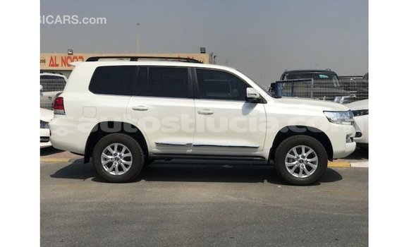 Acheter Import Voiture Toyota Land Cruiser Blanc à Import - Dubai, Anse-la-Raye Acheter Import Voiture Toyota Land Cruiser Blanc à Import - Dubai, Anse-la-Raye
