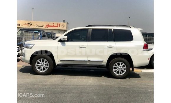 Acheter Import Voiture Toyota Land Cruiser Blanc à Import - Dubai, Anse-la-Raye Acheter Import Voiture Toyota Land Cruiser Blanc à Import - Dubai, Anse-la-Raye