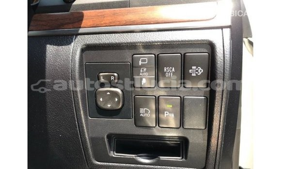 Acheter Import Voiture Toyota Land Cruiser Blanc à Import - Dubai, Anse-la-Raye Acheter Import Voiture Toyota Land Cruiser Blanc à Import - Dubai, Anse-la-Raye