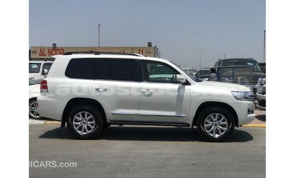 Buy Import Toyota Land Cruiser White Car in Import - Dubai in Anse-la-Raye Buy Import Toyota Land Cruiser White Car in Import - Dubai in Anse-la-Raye