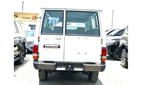Buy Import Toyota Land Cruiser White Car in Import - Dubai in Anse-la-Raye Buy Import Toyota Land Cruiser White Car in Import - Dubai in Anse-la-Raye