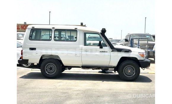 Buy Import Toyota Land Cruiser White Car in Import - Dubai in Anse-la-Raye Buy Import Toyota Land Cruiser White Car in Import - Dubai in Anse-la-Raye