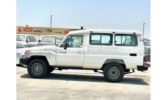 Buy Import Toyota Land Cruiser White Car in Import - Dubai in Anse-la-Raye Buy Import Toyota Land Cruiser White Car in Import - Dubai in Anse-la-Raye